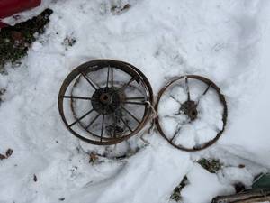 lot 1572 image: 4 iron wheels -- BY