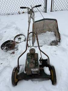 lot 1571 image: Briggs & Stratton red mower - electric -- DR