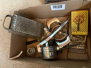 lot 1506 image: Collectible graters, kitchen utensils -- DR