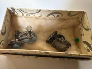 lot 1828 image: 2 SETS OF STERLING SILVER EARINGS  6.7 GRAMS