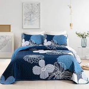 lot 5559 image: Queen size bed blanket flower pattern blue and white size queen with pillow covers