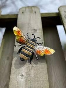 lot 13426 image: Decorative Wooden Bumble Bee Wall Art