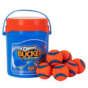 lot 5615 image: Petmate CI Bucket with Ultra Ball Set - 8 Pack