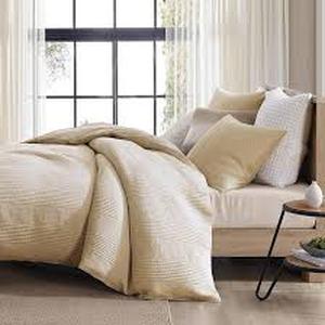 lot 13478 image: DKNY 6-Piece Complete Bedding Set (needs washed)