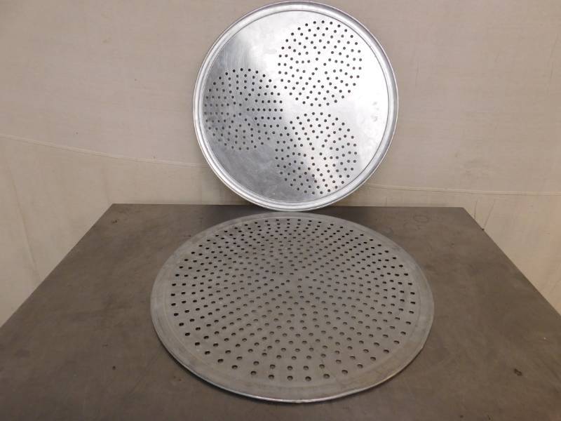 lot 1582 image: 2 Extra Large Pizza Serving Trays