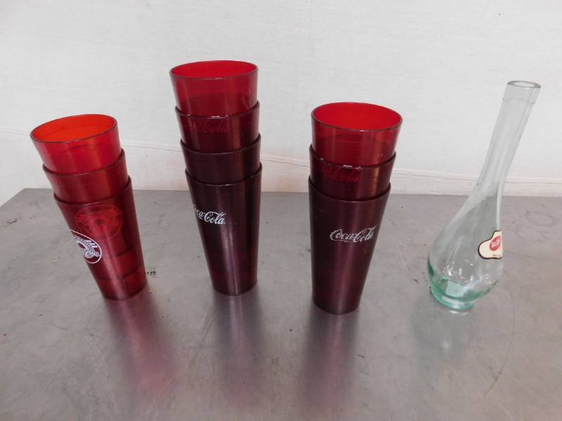 lot 1593 image: 10 Plastic Cups and a Glass Table Craft Sienna Bottle