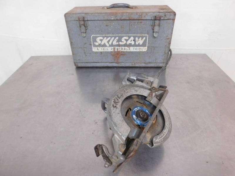 lot 1723 image: Skilsaw and Metal Equipment Box