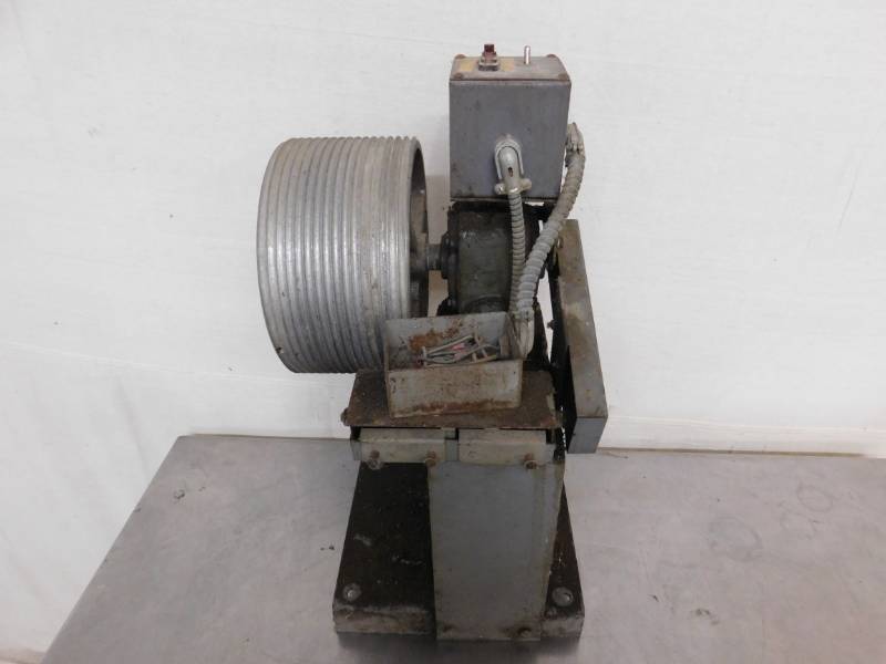 lot 1727 image: 2 Way Motor
