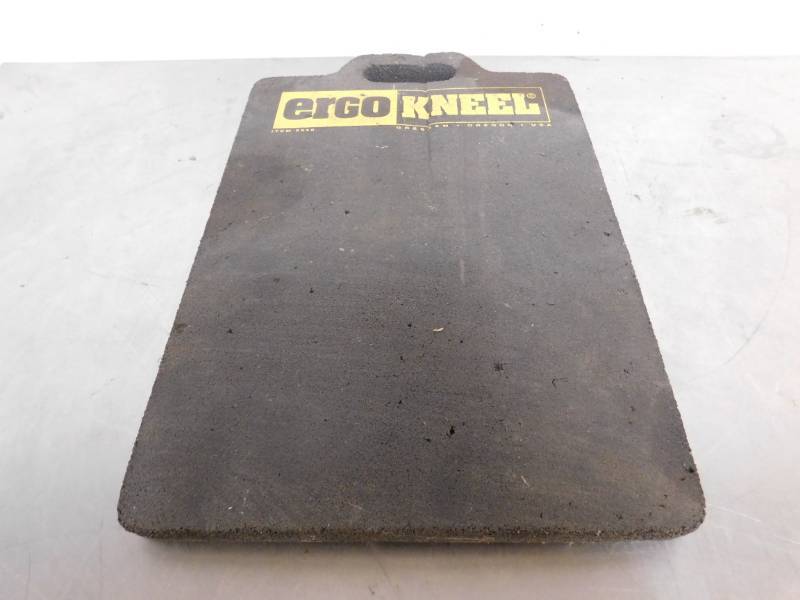 lot 1692 image: Ergo Kneel Pad
