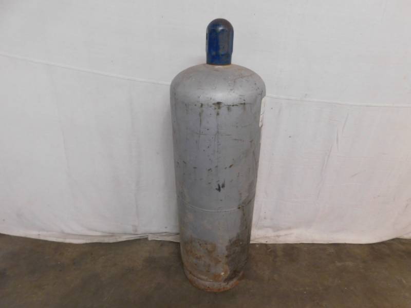 lot 1693 image: Propane Tank