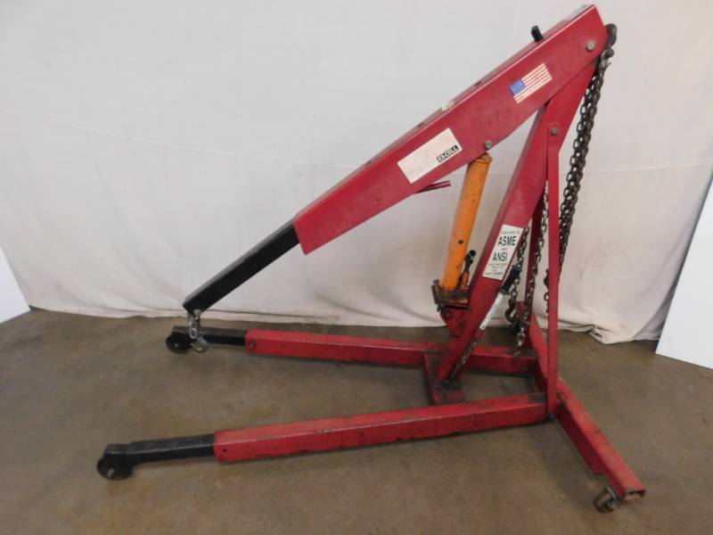 lot 1694 image: Hydraulic Engine Hoist