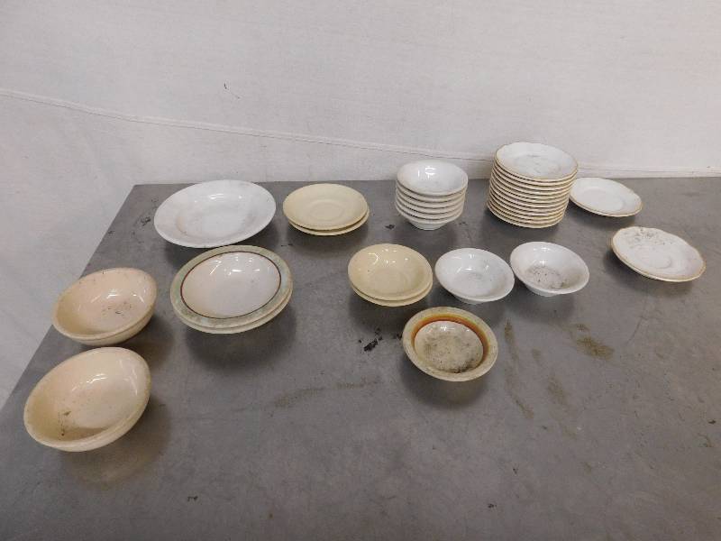 lot 1156 image: Ceramic&nbspSaucers, Plates and Bowls