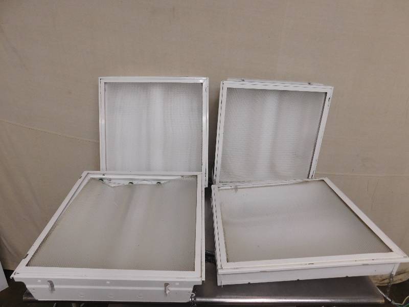 lot 708 image: 4 Flourescent Light Boxes