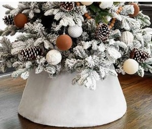 lot 23313 image: 5 sided Faux Fur Christmas Tree Collar Skirt