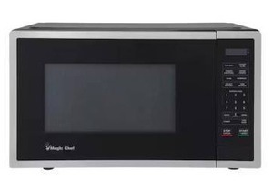 lot 23390 image: Magic Chef Small Microwave, Model HMM990ST2