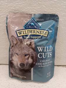 lot 23434 image: Blue Buffalo Wilderness Trail Toppers Wild Cuts High Protein Natural Wet Dog Food with Chunky Chicken Bites in Hearty Gravy - 3oz, 25 Pack, BB July 2026