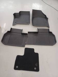 lot 23460 image: Automotive Floor Mats, Black
