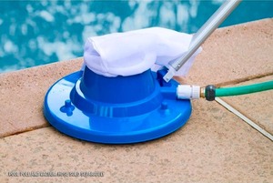 lot 4421051 image: HDXDeluxe Swimming Pool Leaf Vacuum Head with Suction Jets and Leaf Bag MISSING ITEMS (See Pictures and Description) - Retail $38