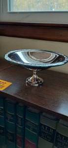 lot 23874 image: WM A. Rogers by Oneida LTD. Silversmiths Decorative Metal Bowl