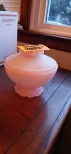 lot 23900 image: Vintage Art Deco Frosted Pink Glass Bowl