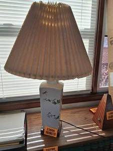 lot 23800 image: Beautiful Lamp with Floral and Dragonfly Design
