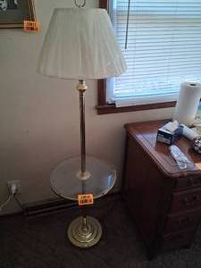 lot 23818 image: Beautiful Floor Lamp with Glass and Gold Accents