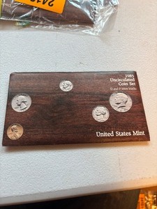 lot 24103 image: 1985 Uncirculated Coin Set D & P Mint Marks