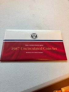 lot 24115 image: 1987 Uncirculated Coin Set with D & P Mint Marks