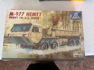 lot 24008 image: Factory Sealed Italeri M-977 HEMTT Heavy 10t U.S. Truck Collectors Item
