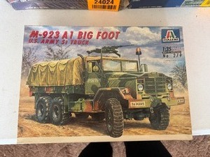 lot 24017 image: Italeri M-923 A1 Big Foot US Army 5t Truck Model Kit Collectors Item