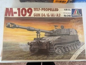 lot 24020 image: Factory Sealed Italeri M-109 E4GA1A2 Self-Propelled Gun Model Kit Collectors Item
