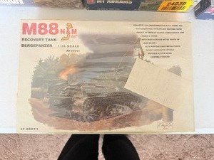 lot 24027 image: Factory Sealed M88 Recovery Tank Model Kit Collectors Item