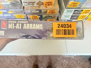 lot 24034 image: Factory Sealed AMT ERTL General Dynamics M1-A1 Abrams Model Kit Collectible Item