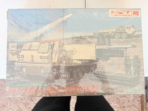 lot 24047 image: Factory Sealed DML Modern AFV Series M270 MLRS w M26 Rocket Pods Model Kit Collectors Item