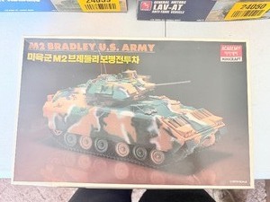 lot 24048 image: M2 Bradley U.S. Army Model Tank Collectors Item