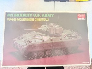 lot 24049 image: M3 Bradley U.S. Army Tank Model Collectors Item