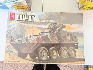 lot 24050 image: AMT ERTL General Motors LAV-AT Anti-Tank Vehicle Model Kit Collectors Item