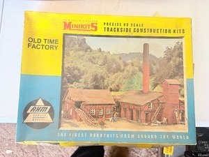 lot 24052 image: Minikits Old Time Factory Model Kit Collectors Item