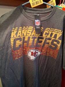 lot 25781 image: XL Kansas City Chiefs Shirt with Tags