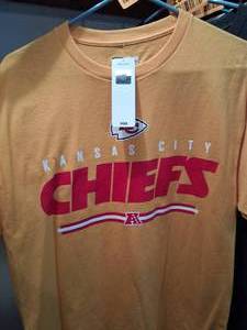 lot 25782 image: L Kansas City Chiefs Shirt with Tags