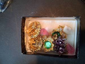 lot 26804 image: Metal Gold Toned Costume Clip On Earrings