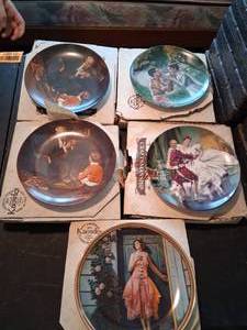 lot 26815 image: Set of 5 Edwin M. Knowles Porcelain Wall Plates