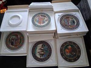 lot 26818 image: Set of 5 Heinrich German Made Porcelain Wall Plates