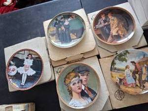 lot 26817 image: Set of 5 Edwin M. Knowles Porcelain Wall Plates