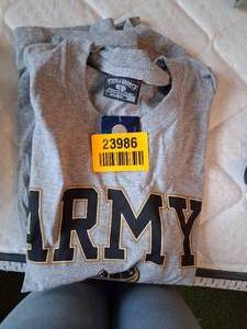 lot 23986 image: Brand New with Tags Steve & Barrys Army University T-Shirt Size L