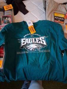 lot 23985 image: Brand New with Tags Mens NFL Philadelphia Eagles Long Sleeve Shirt Size L