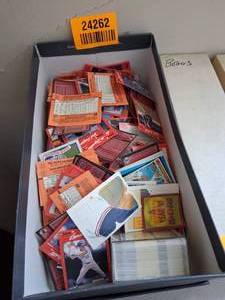 lot 24262 image: Lot of Vintage Baseball Cards