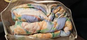 lot 23914 image: Handmade Floral Patterned Floral Comforter