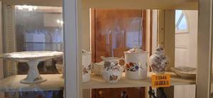 lot 23946 image: Aynsley Branded Fine China Set