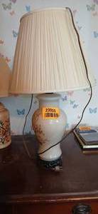 lot 23955 image: Beautiful Underwriter Labratories Floral Lamp